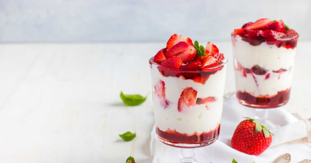 Des verrines de fraises pour un été rafraîchissant