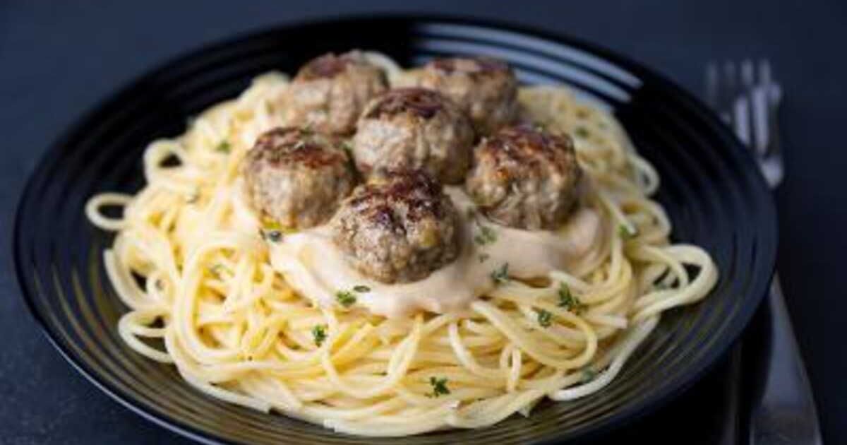 Spaghettis aux boulettes, la recette crémeuse en 30 minutes