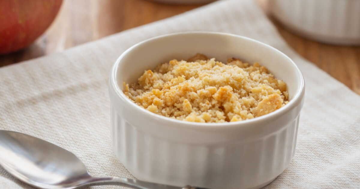 Un crumble aux pommes léger et savoureux : la recette sans beurre de notre diététicienne