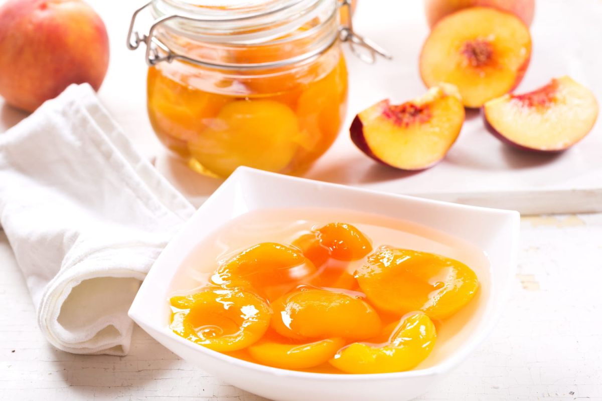 Comment faire de jolies pêches pochées ?