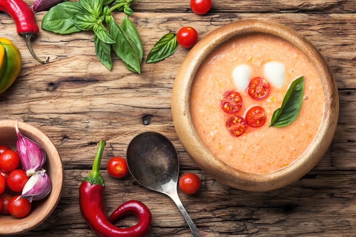 La touche italienne du gaspacho : le chef Simone Zanoni dévoile sa recette innovante