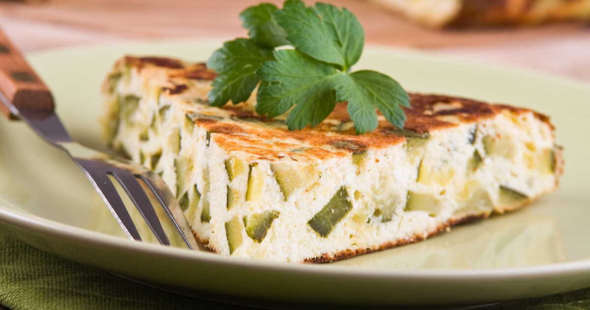 Quiche sans pâte courgettes et feta : une solution rapide pour un dîner léger