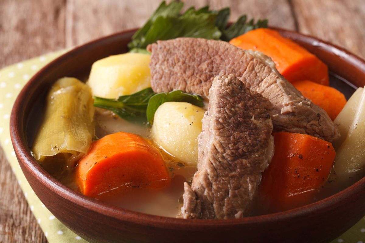 La recette incontournable du pot-au-feu traditionnel : un régal hivernal