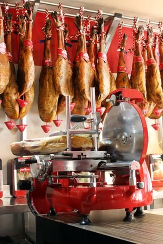Le goût d'Espagne s'invite à Aix-en-Provence avec jambon et flacons