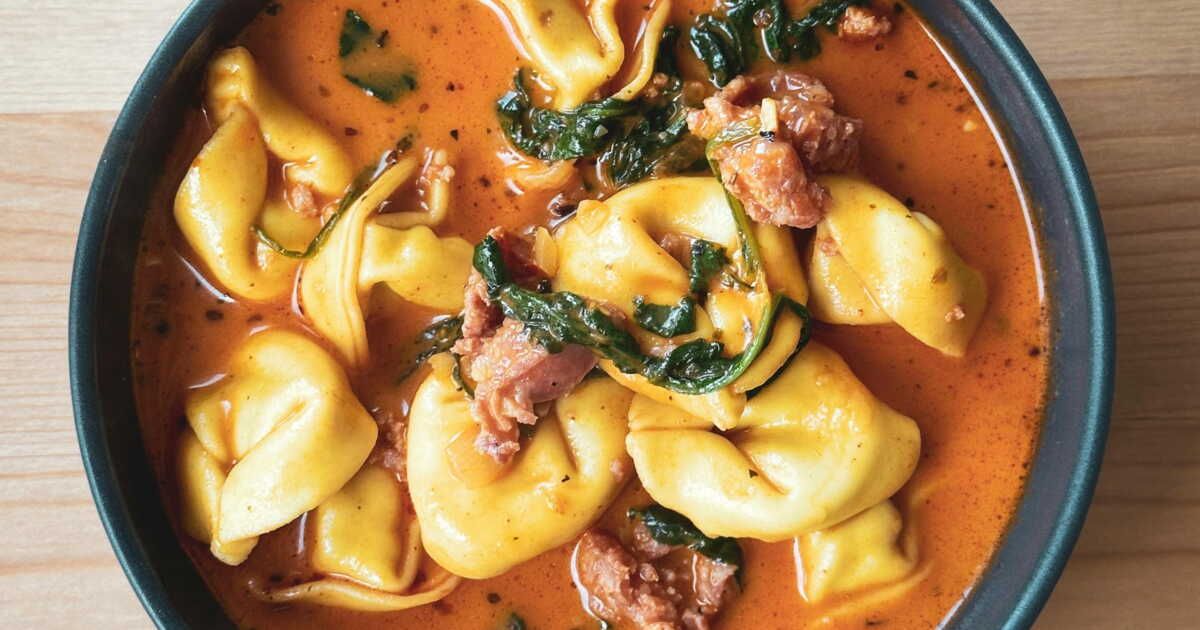 Réchauffez votre dimanche soir avec cette délicieuse soupe aux tortellinis