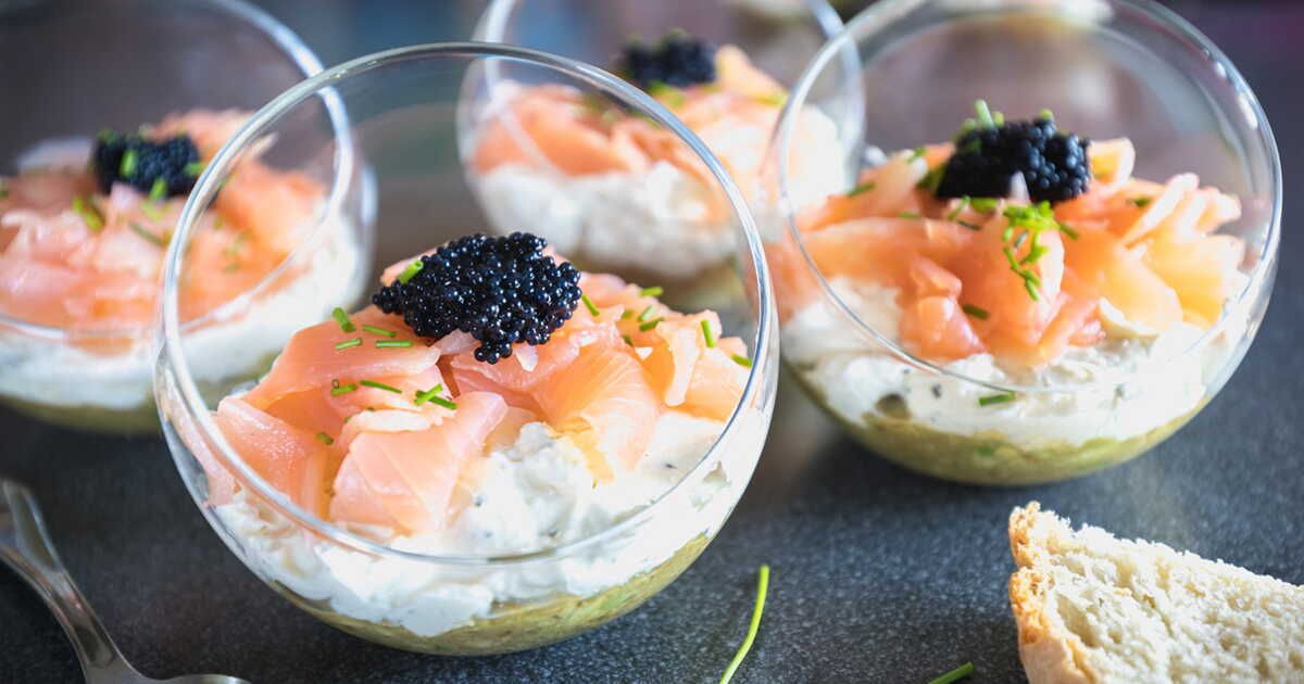 Verrines de concombre et truite fumée : une touche festive et économique pour vos apéros