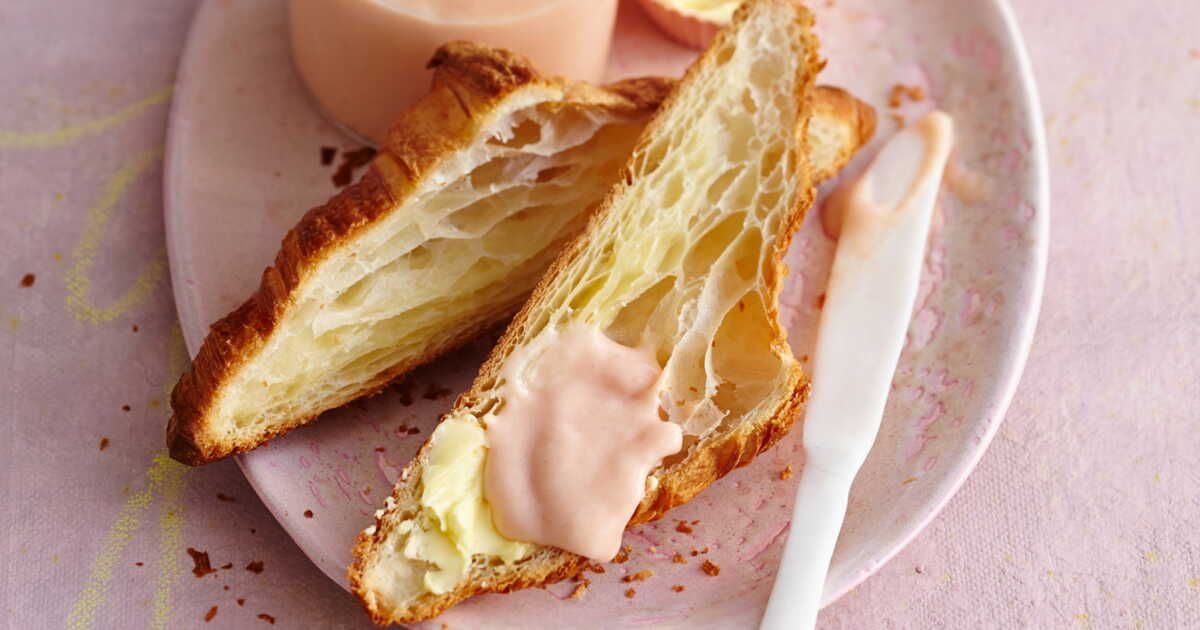 la délicieuse crème de rhubarbe à tartiner pour vos petits déjeuners