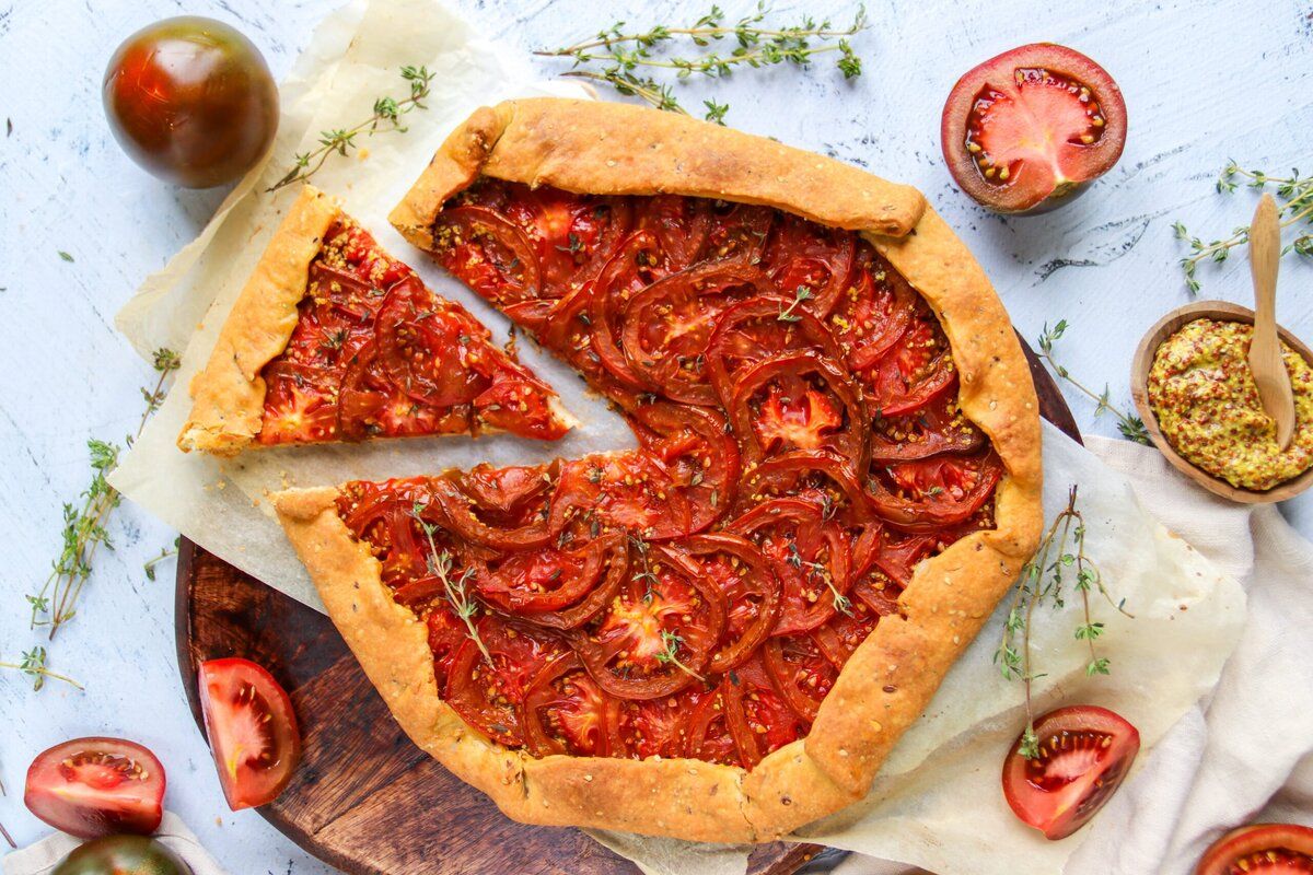 Découvrez la tarte à la tomate et moutarde : une recette estivale à savourer