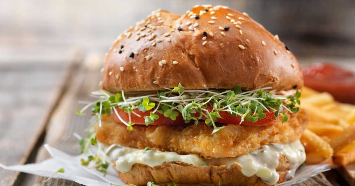 Découvrez le burger au poisson pané du champion du monde : croustillant et plein de peps