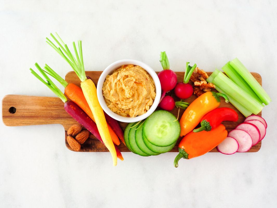 Manger des crudités le soir : une bonne ou une mauvaise idée ?