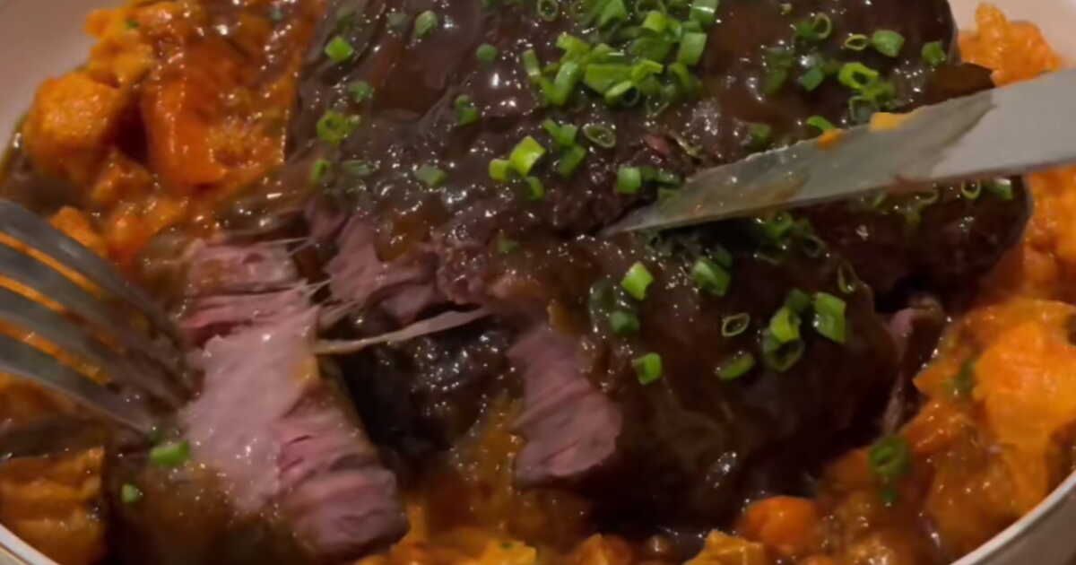 Plongez dans la tradition avec cette joue de bœuf braisée à la flamande