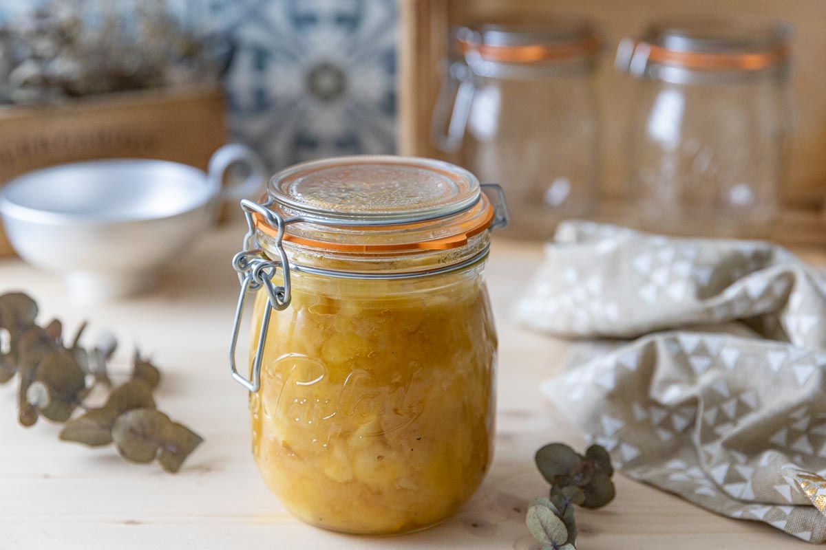 Compote de pommes en bocal