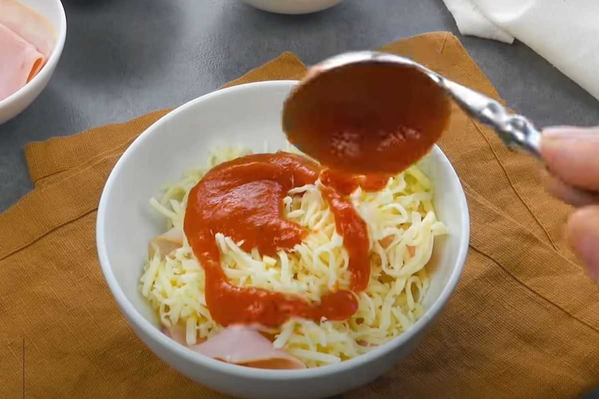 La pizza bowl : une recette rapide en un bol pour les gourmands paresseux