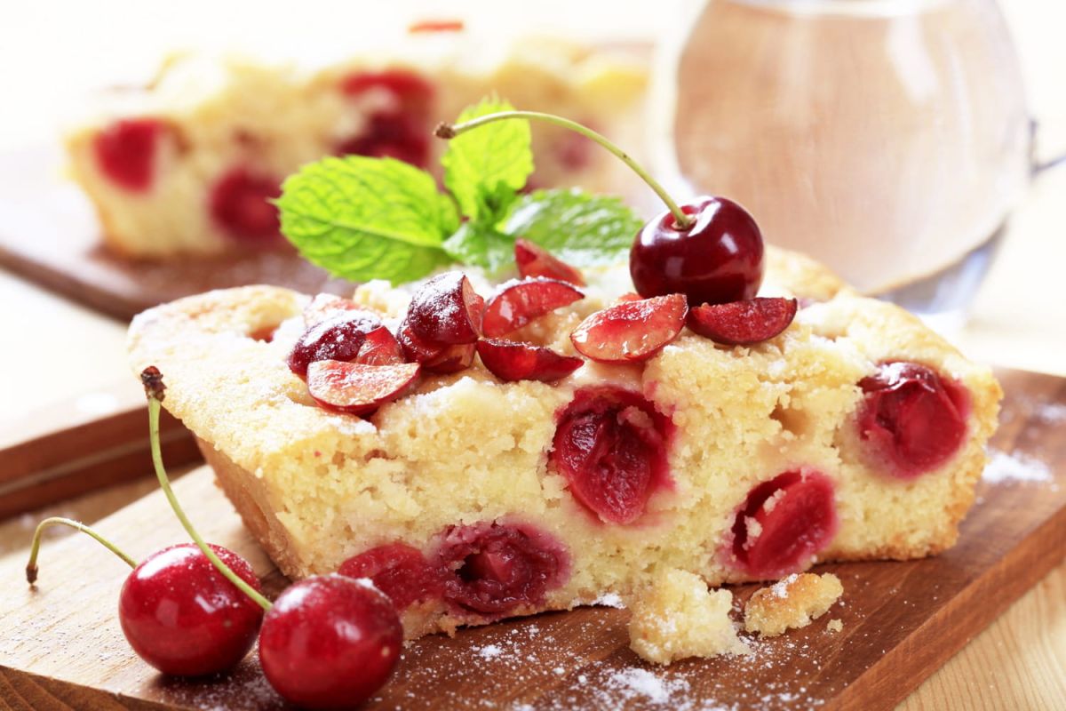 Un cake aux cerises signé Cyril Lignac pour un goûter irrésistible
